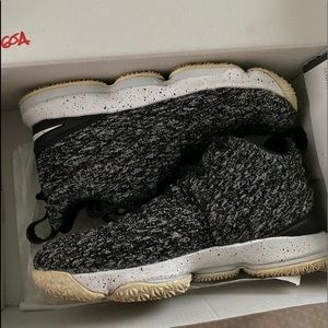 Nike Lebron 15